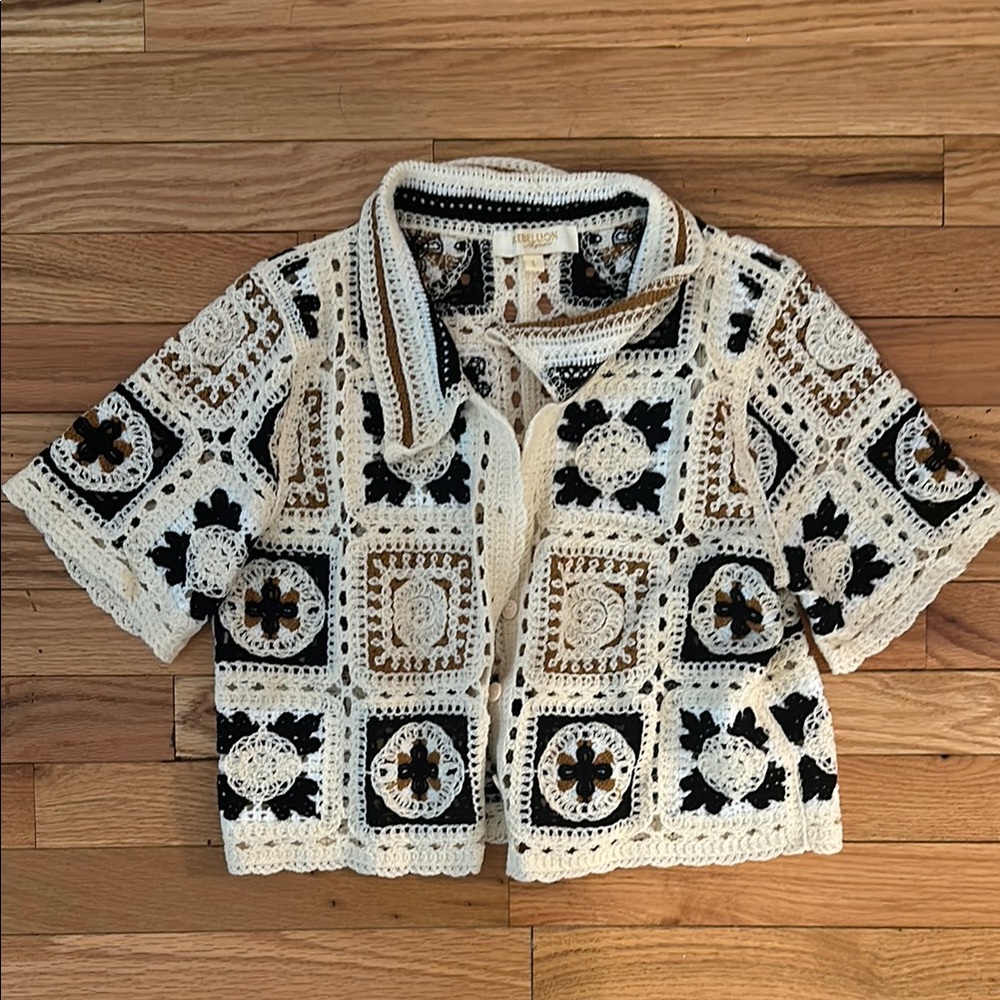 Crochet Patterned Short Sleeve cropped Cardigan